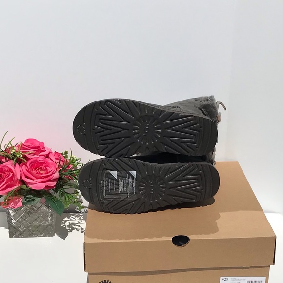 UGG Classic Double Bow Short Boot - Picture 7 of 9